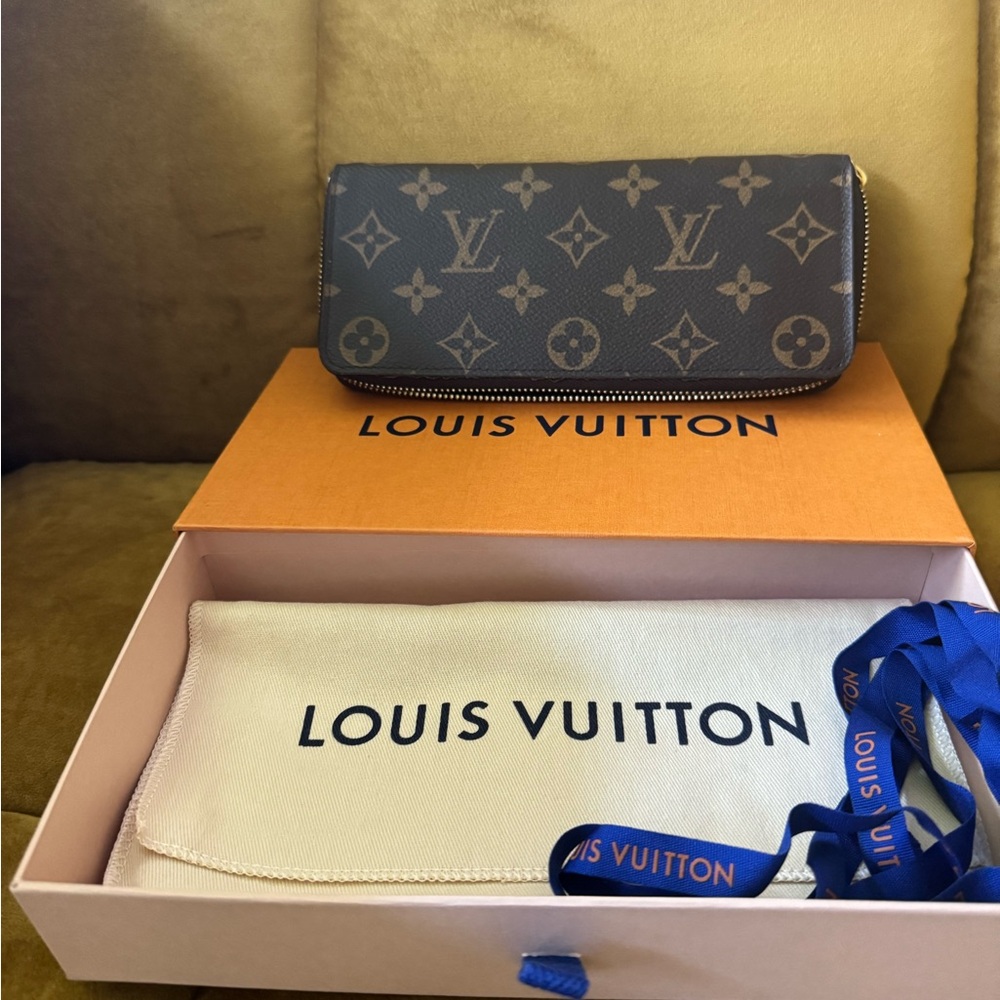 Louis Vuitton Zippy Monogram Wallet